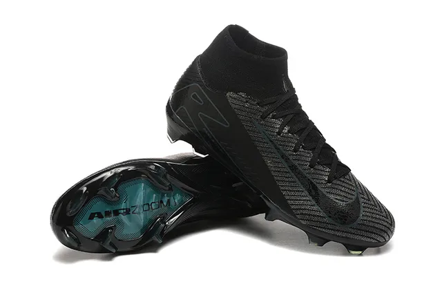 Nike Chaussures de football noir et bleu, col de chaussette à coupe haute, upper en tricot texturé, pour sol ferme 6