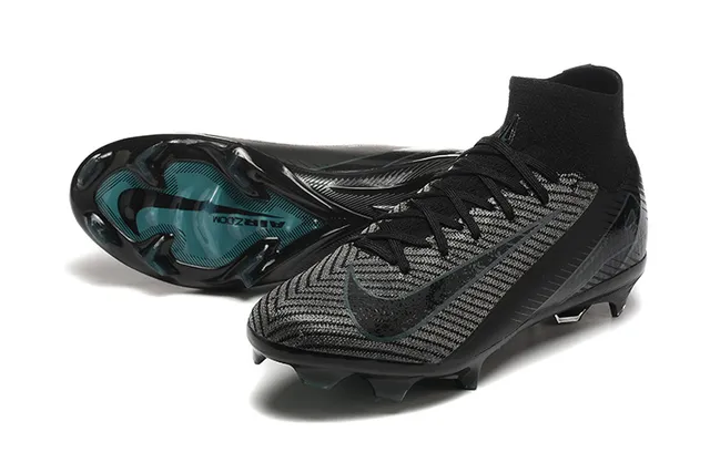 Nike Chaussures de football noir et bleu, col de chaussette à coupe haute, upper en tricot texturé, pour sol ferme 7