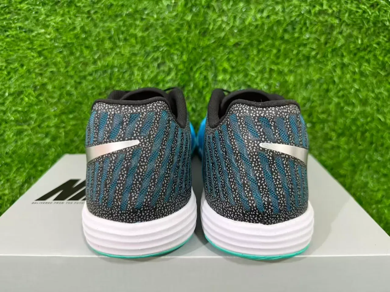 Nike Negro Azul Low-Top Zapatillas con Capuchón Acolchado 10