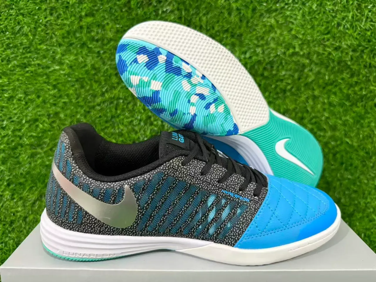Nike Negro Azul Low-Top Zapatillas con Capuchón Acolchado 16