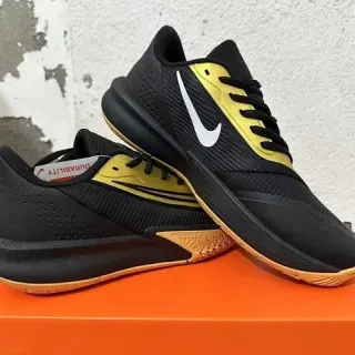 Nike أسود ذهبي مثقوب شبكة علوية لوحات التميز حذاء رياضي