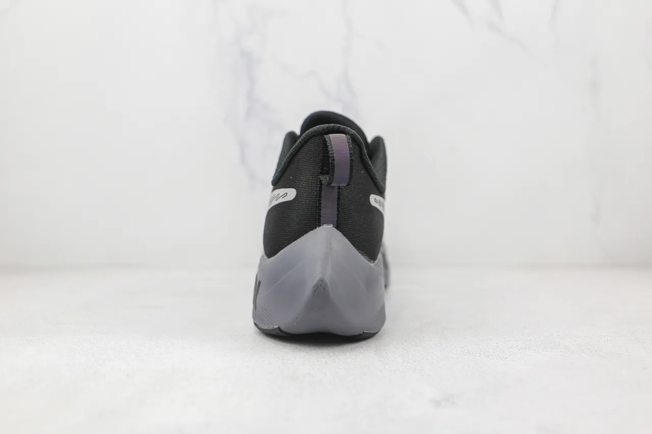 Nike Tênis de corrida pretos cinza com malha superior listrada embossada RUN midsole 2