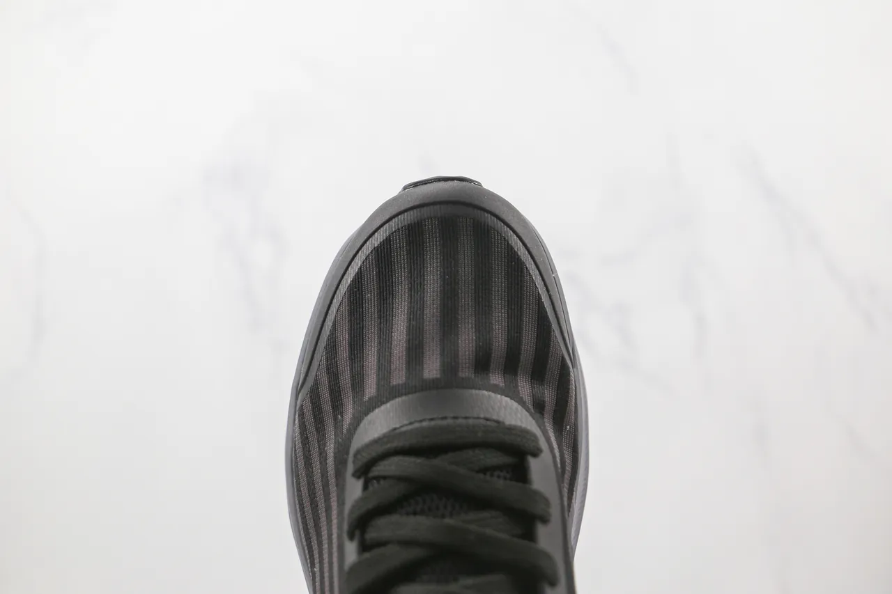 Nike Tênis de corrida pretos cinza com malha superior listrada embossada RUN midsole 5
