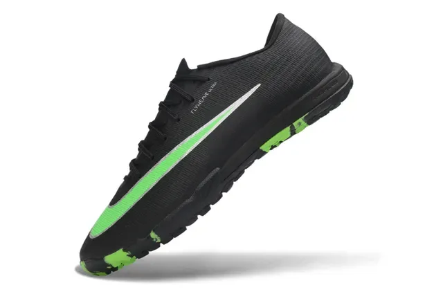 نايك أسود وأخضر Flyweave Upper Neon Swoosh Accent Turf أحذية كرة القدم 3