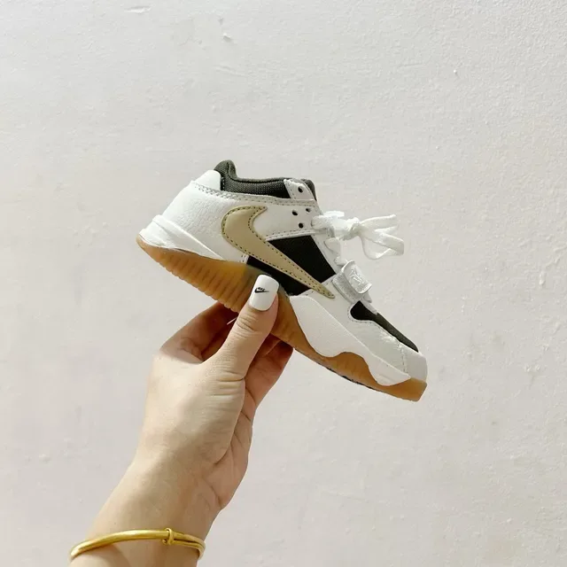 Nike Black Strap Closure Lifestyle Sneakers 13