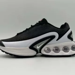 Nike Tênis Lifestyle Preto e Branco Upper de Malha Jaula Sintética com Formato de Onda