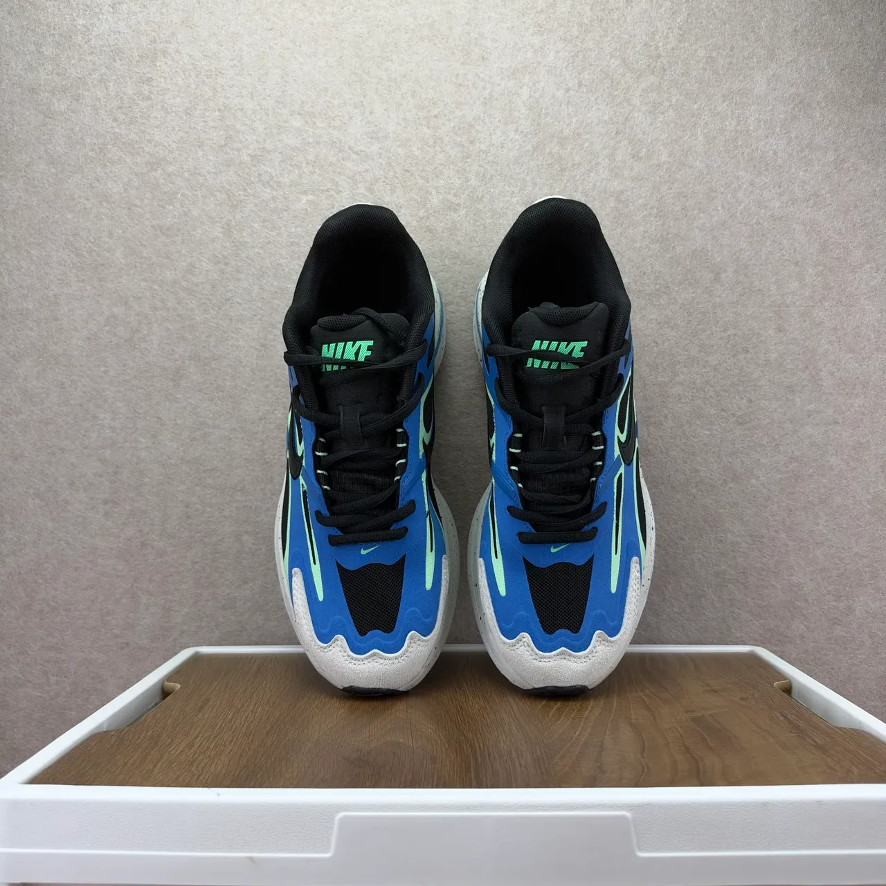 Nike Blue Green Layered Synthetic And Mesh Upper Wave-Shaped Overlays Lifestyle Sneakers 4