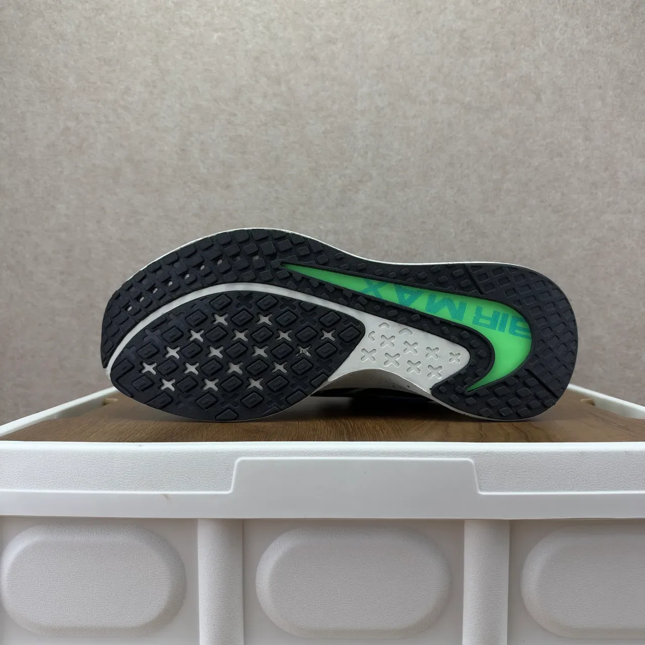 Nike Blue Green Layered Synthetic And Mesh Upper Wave-Shaped Overlays Lifestyle Sneakers 6