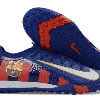 Nike Chuteira de Futebol Turf Azul e Vermelho Design de Listras Verticais Superior de Malha