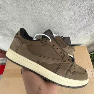 Nike Marron Beige Daim Low Top Lifestyle Sneakers