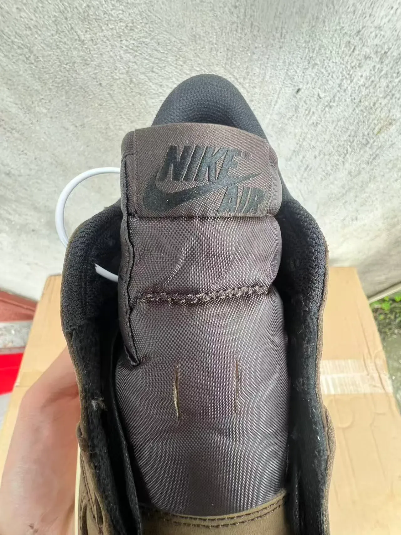 Nike 棕米色麂皮低帮生活鞋 4