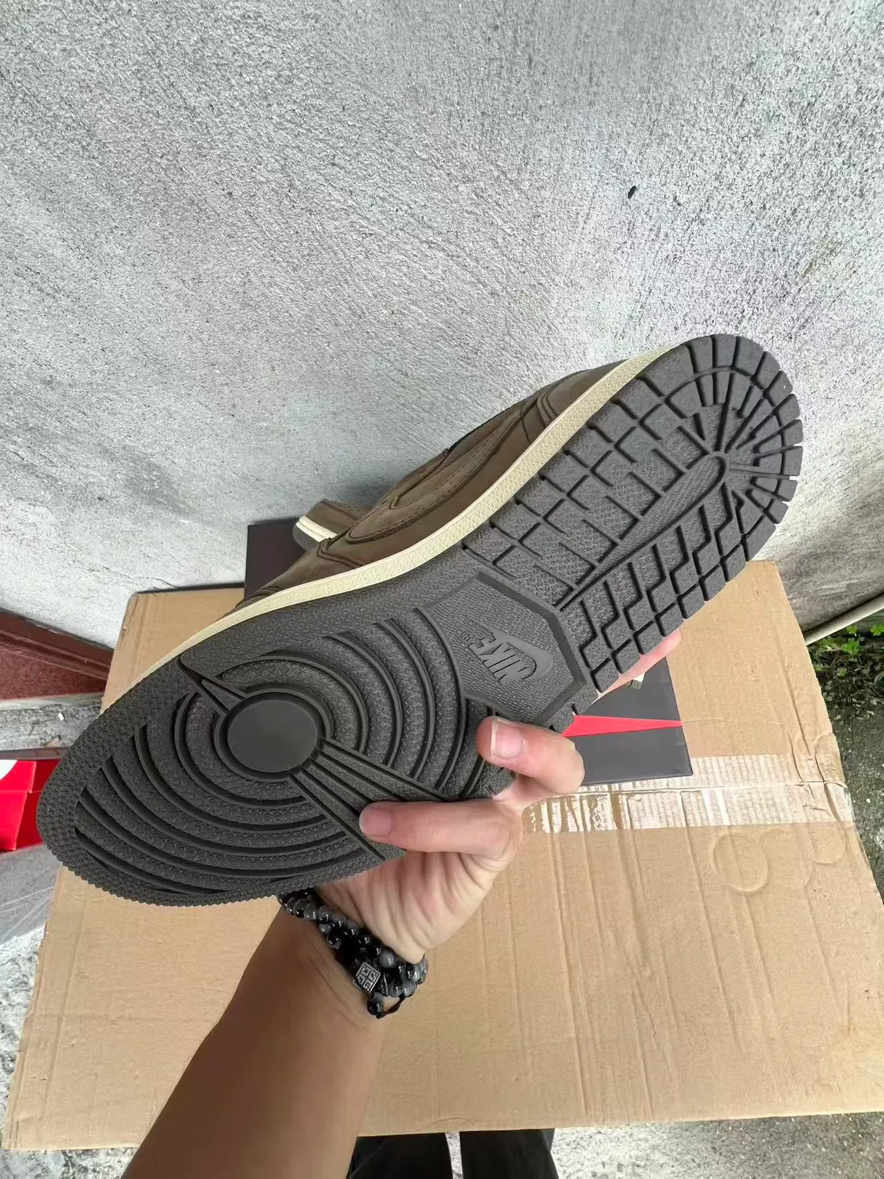 Nike 棕米色麂皮低帮生活鞋 6