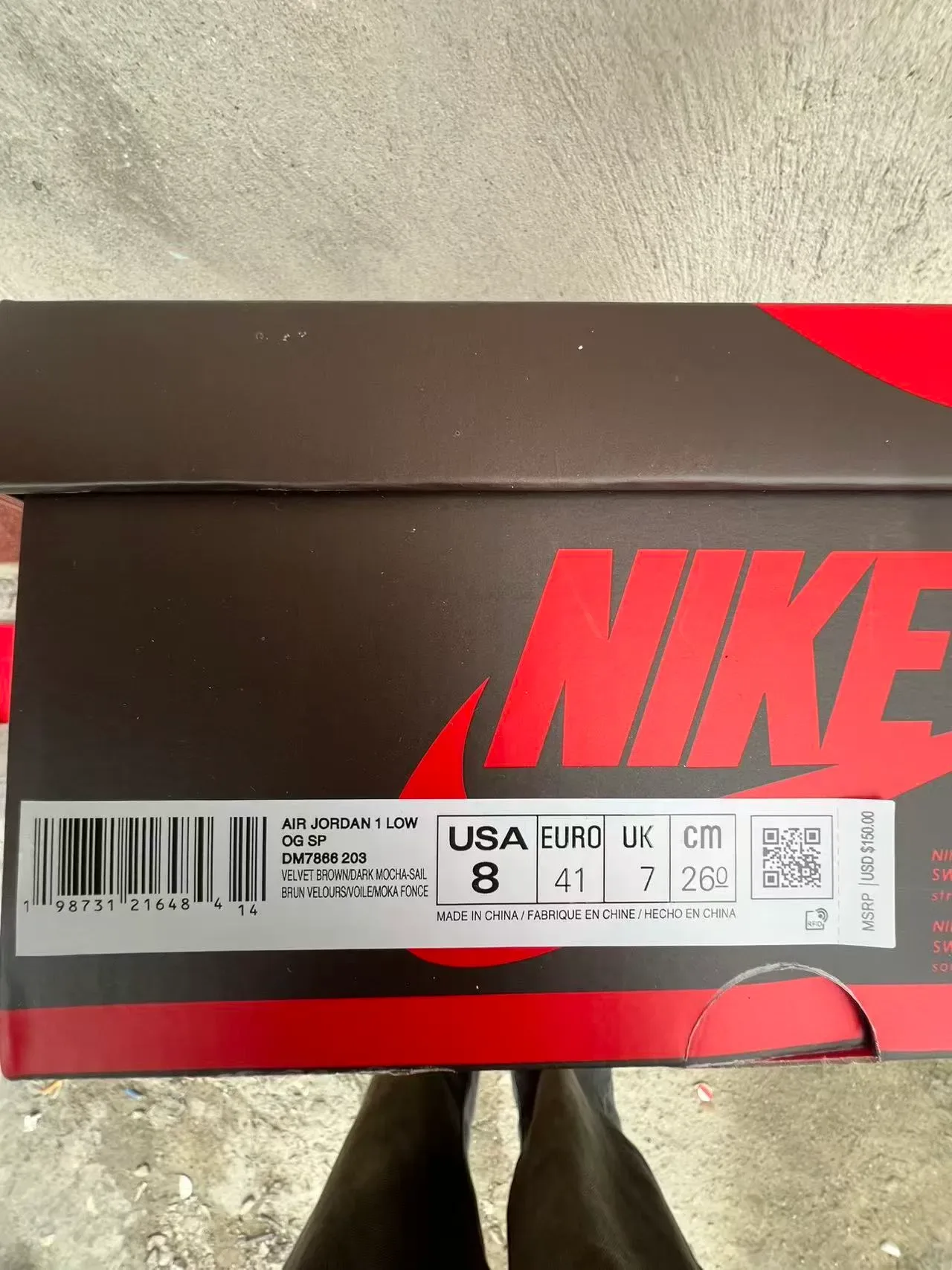 Nike 棕米色麂皮低帮生活鞋 10