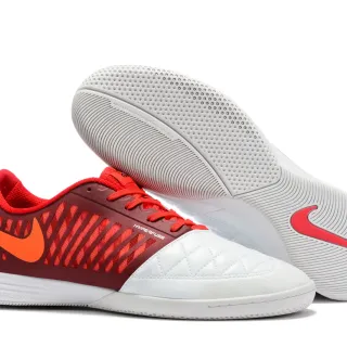 Nike Burdeos Naranja Zapatos de fútbol indoor con punta de cuero acolchado y parte superior sintética ventilada