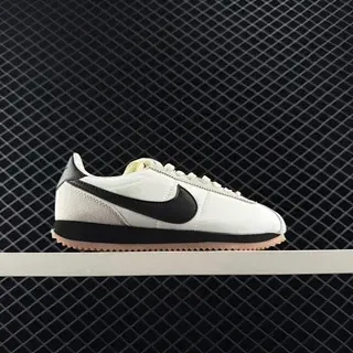 Nike Classic Cortez Nylon White Black Gum أحذية رياضية نمط حياة