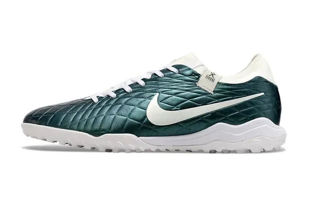 Nike Green White Quilted Leather Upper Low-Cut Silhouette Turf Soccer Shoes 7
