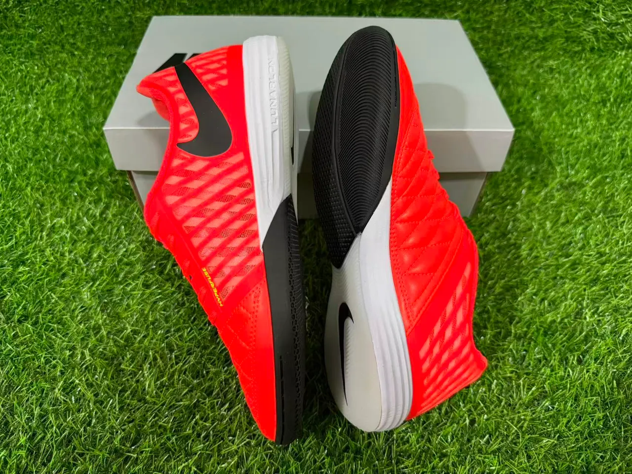 Nike Hypervenom Indoor Orange Noir Boîte à Orteils Matelassée Couverture Diagonale Cage Synthétique Chaussures de Football Indoor 11