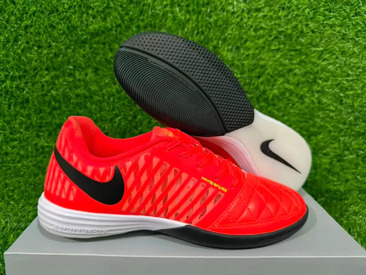 Nike Hypervenom Indoor Orange Noir Boîte à Orteils Matelassée Couverture Diagonale Cage Synthétique Chaussures de Football Indoor 16
