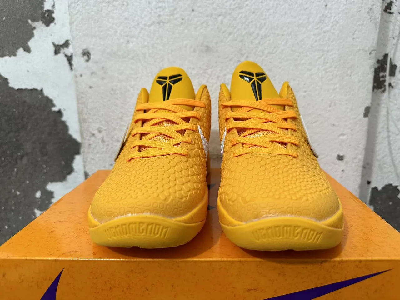 Nike Kobe 5 Protro Vibrant Yellow أحذية كرة السلة 4