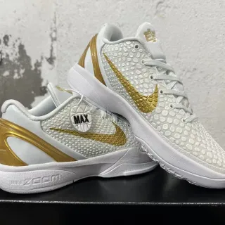 Nike Kobe AD Max Chaussures de Basket Blanc et Or Texturisé à Imprimé Galet