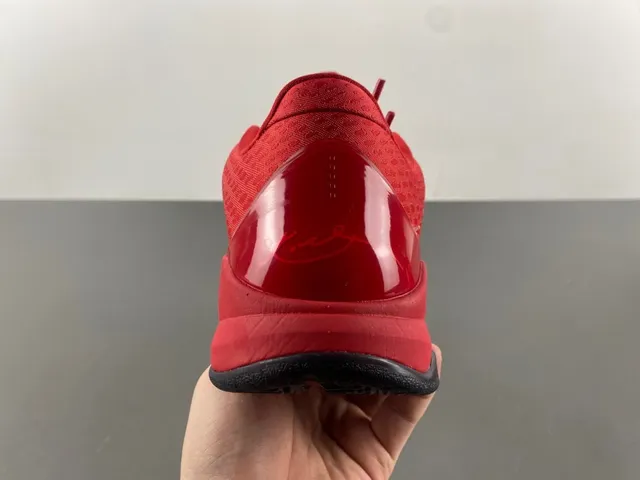 Zapatillas de baloncesto Nike Kobe Rojo y Dorado Brillante 4