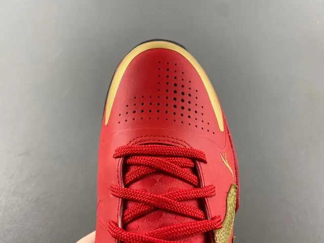 Zapatillas de baloncesto Nike Kobe Rojo y Dorado Brillante 7