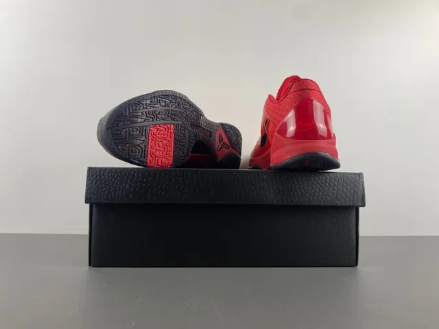 Zapatillas de baloncesto Nike Kobe Rojo y Dorado Brillante 18