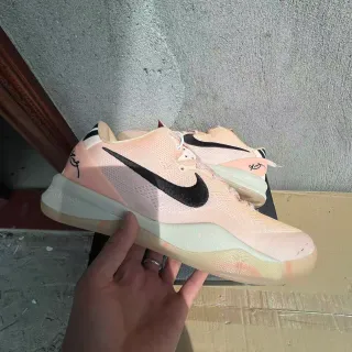 Nike Kobe गुलाबी काला निट अपर लो टॉप सिल्हूट बास्केटबॉल जूते