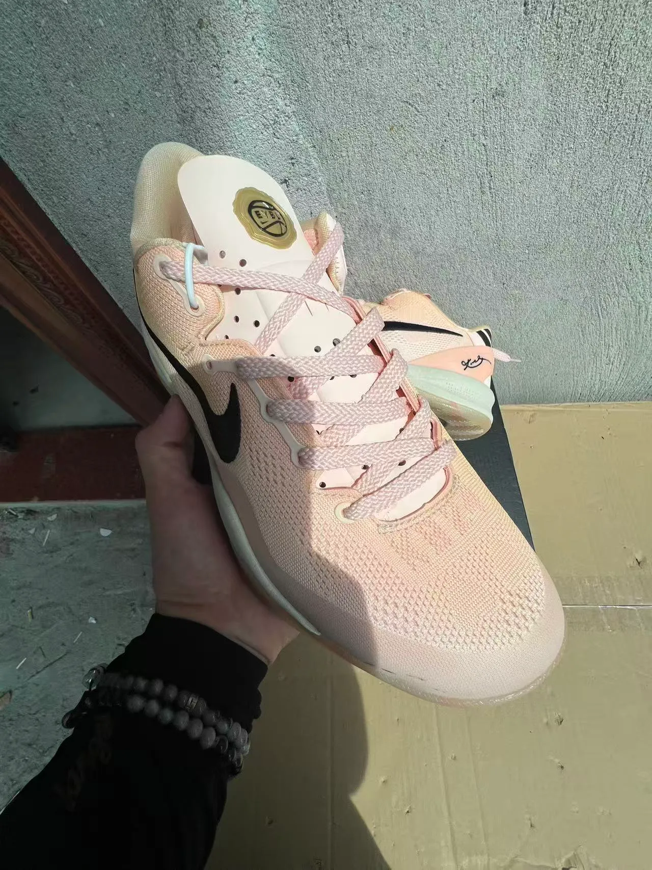 Nike Kobe गुलाबी काला निट अपर लो टॉप सिल्हूट बास्केटबॉल जूते 2