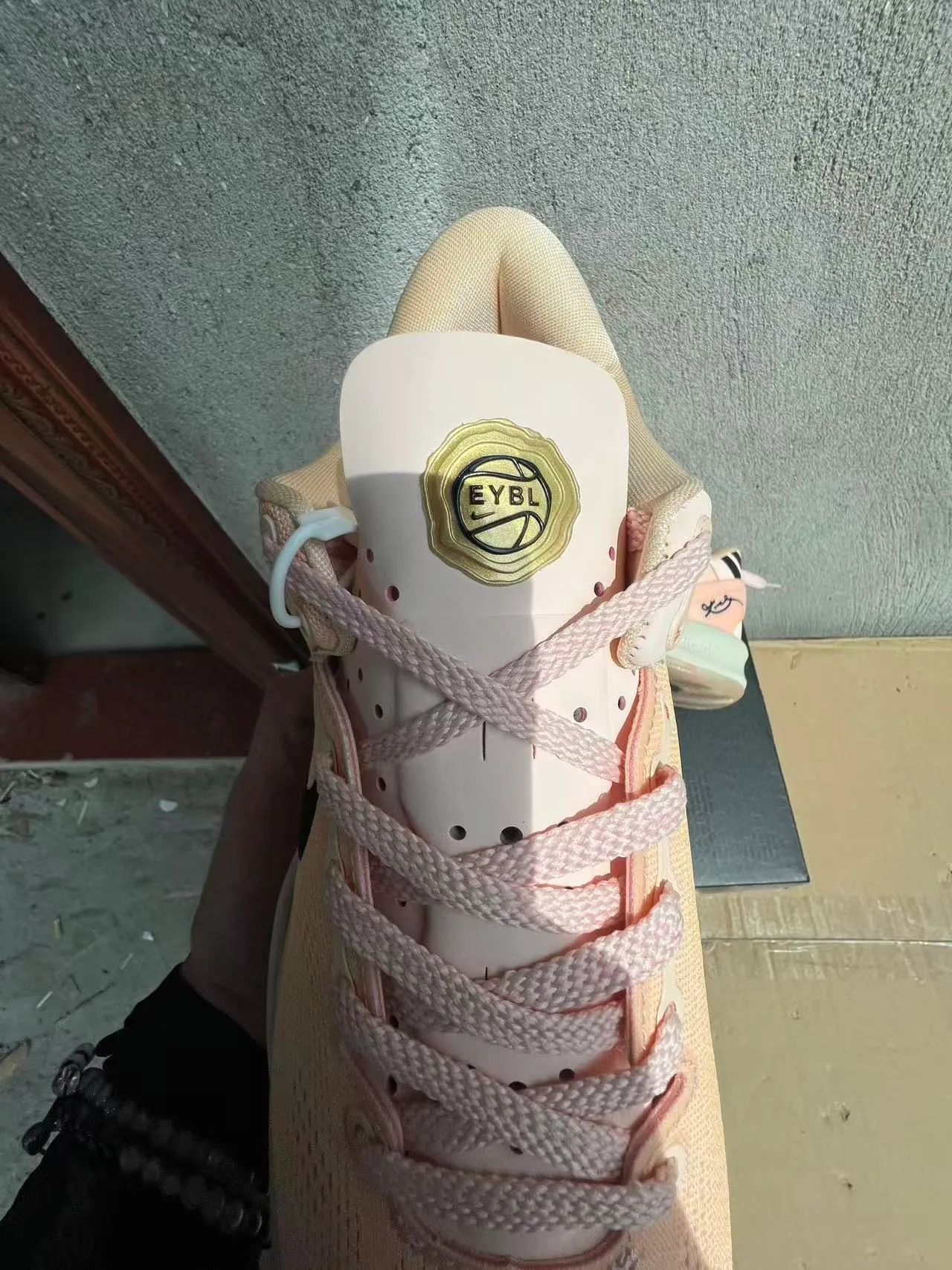 Nike Kobe गुलाबी काला निट अपर लो टॉप सिल्हूट बास्केटबॉल जूते 4