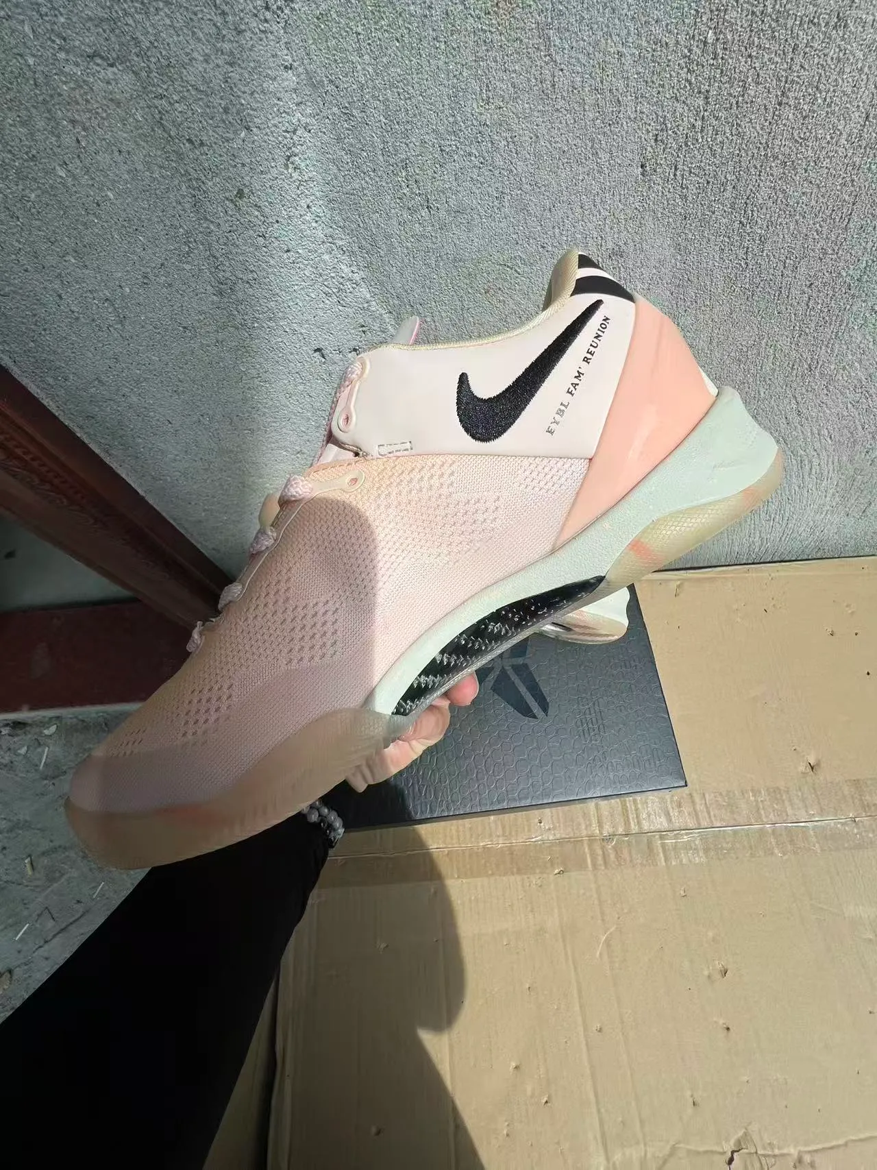 Nike Kobe गुलाबी काला निट अपर लो टॉप सिल्हूट बास्केटबॉल जूते 5