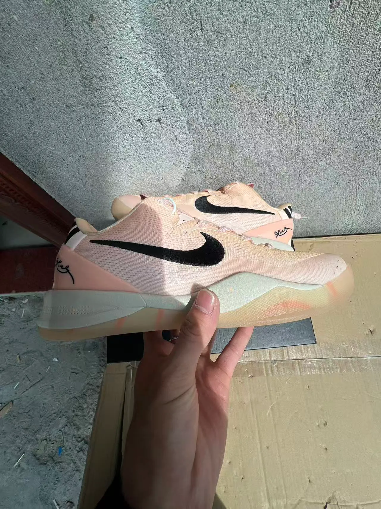 Nike Kobe गुलाबी काला निट अपर लो टॉप सिल्हूट बास्केटबॉल जूते 7