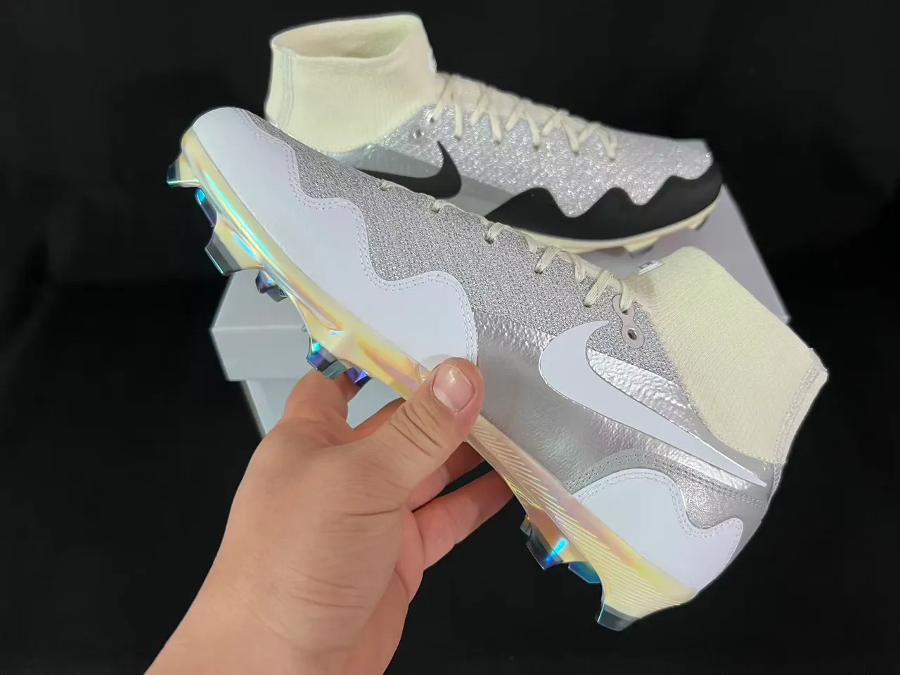 Nike Mercurial Superfly UNITE Iridescent Argent Scintillant Chaussures de Football Sol Ferme 4