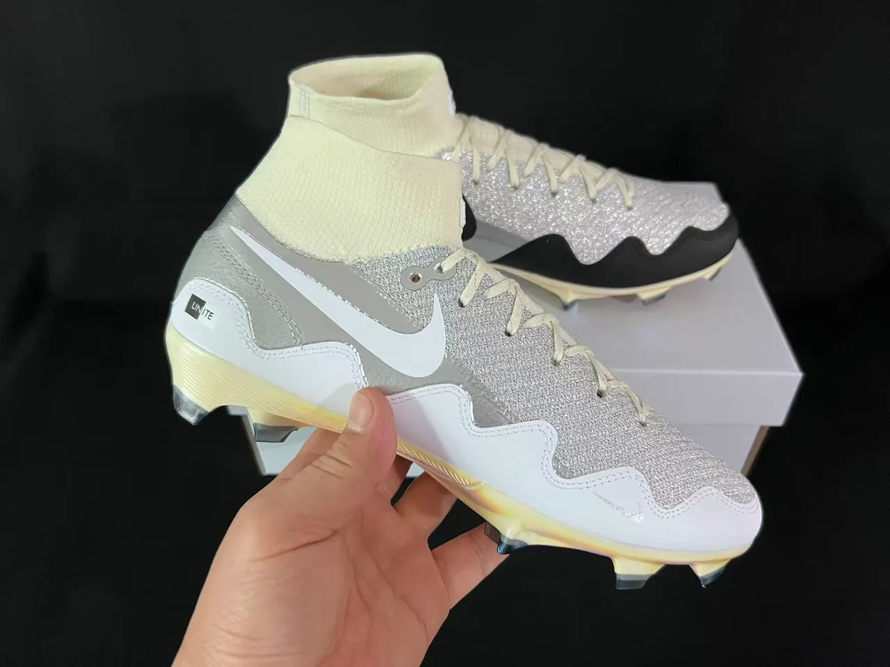 Nike Mercurial Superfly UNITE Iridescent Argent Scintillant Chaussures de Football Sol Ferme 6