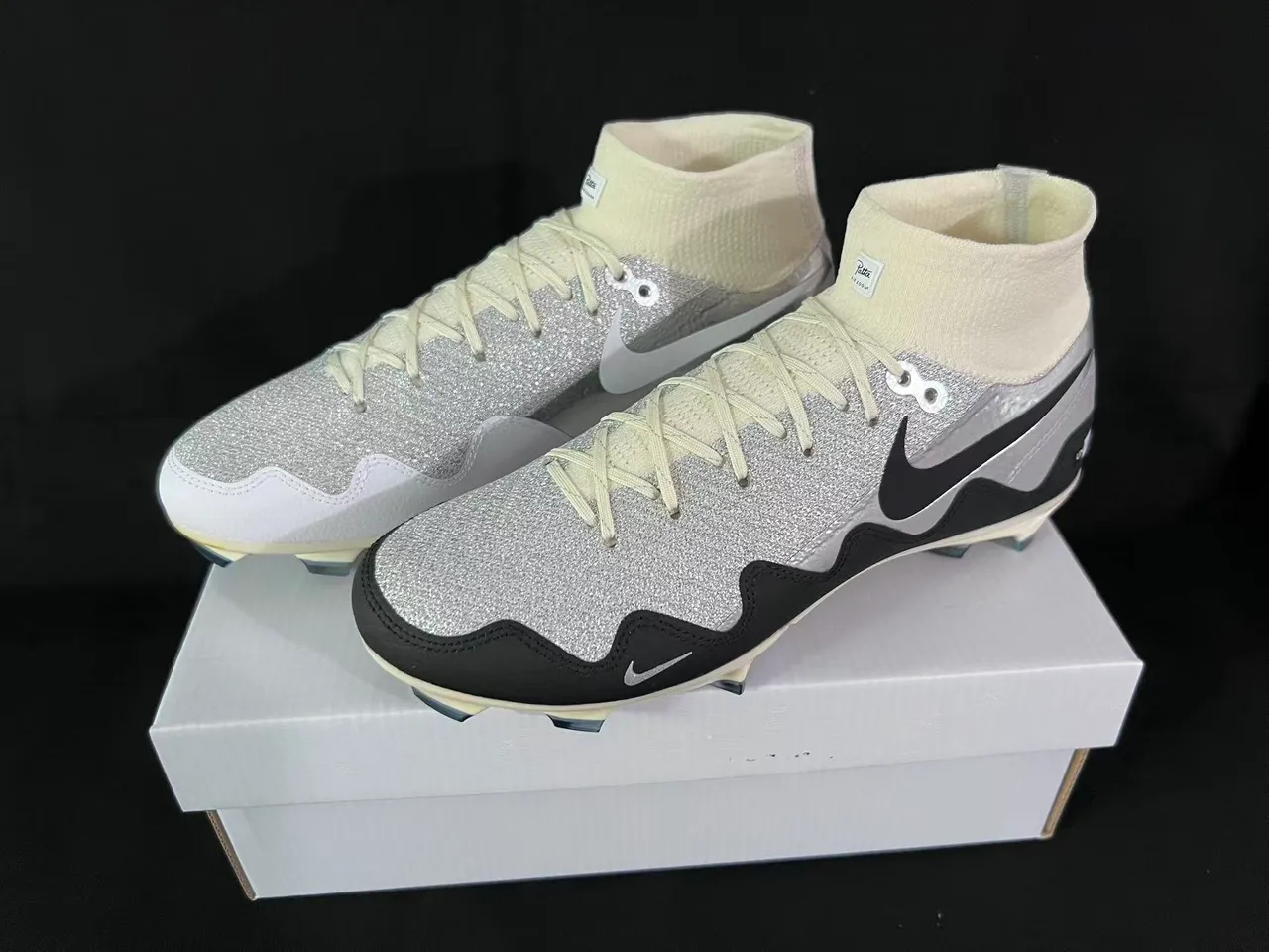 Nike Mercurial Superfly UNITE Iridescent Argent Scintillant Chaussures de Football Sol Ferme 9