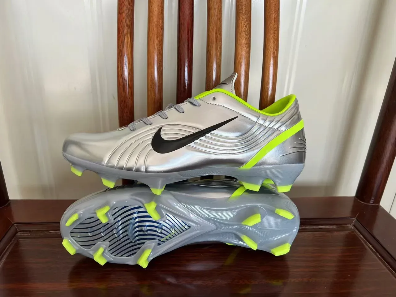 Nike Mercurial Vapor Argent métallique et lime néon Chaussures de football pour terrain ferme 7