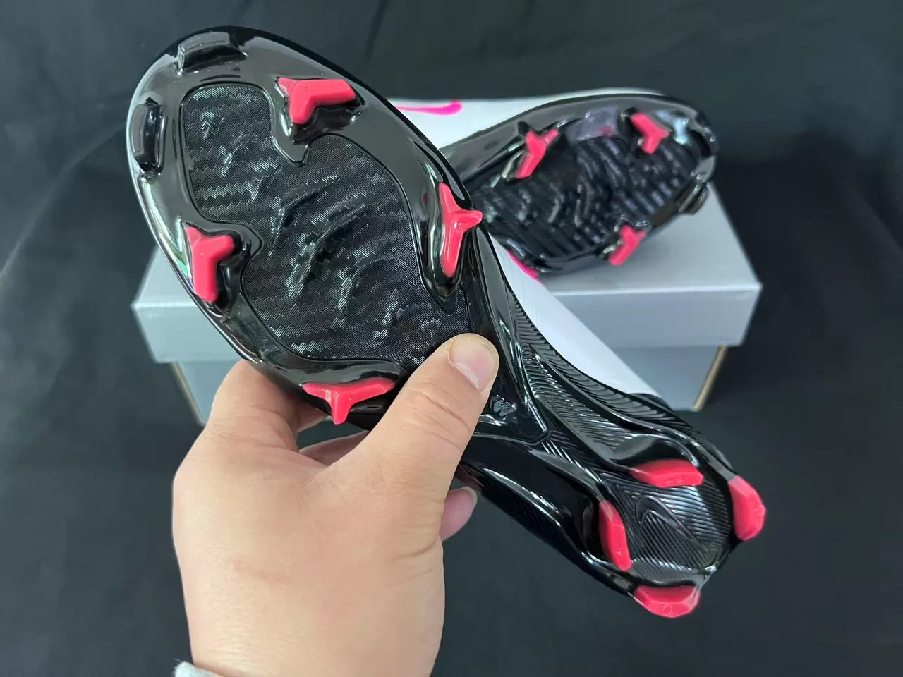 Nike Mercurial Vapor فضي احمر أحذية كرة القدم للأرض الصلبة 2