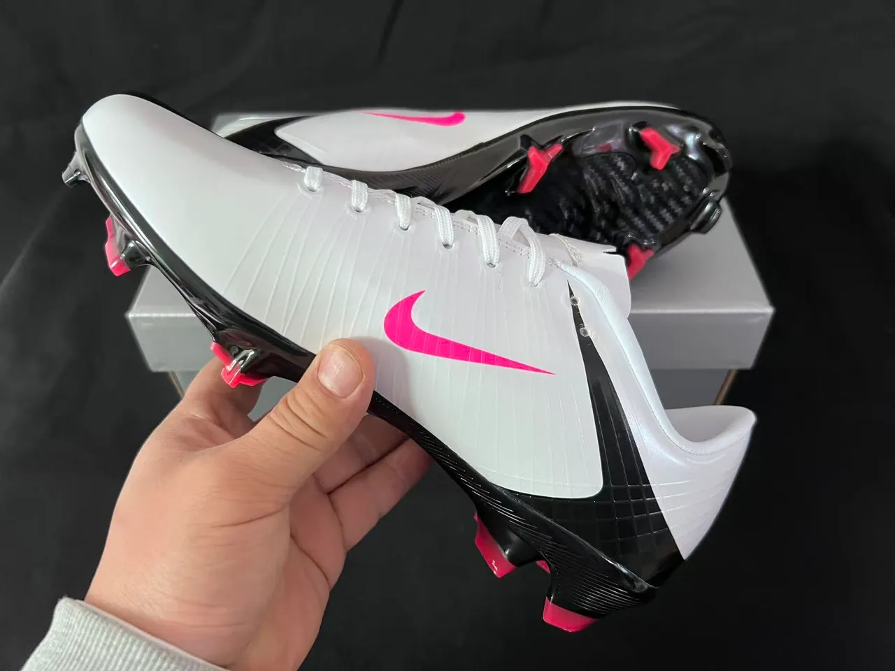 Nike Mercurial Vapor فضي احمر أحذية كرة القدم للأرض الصلبة 4
