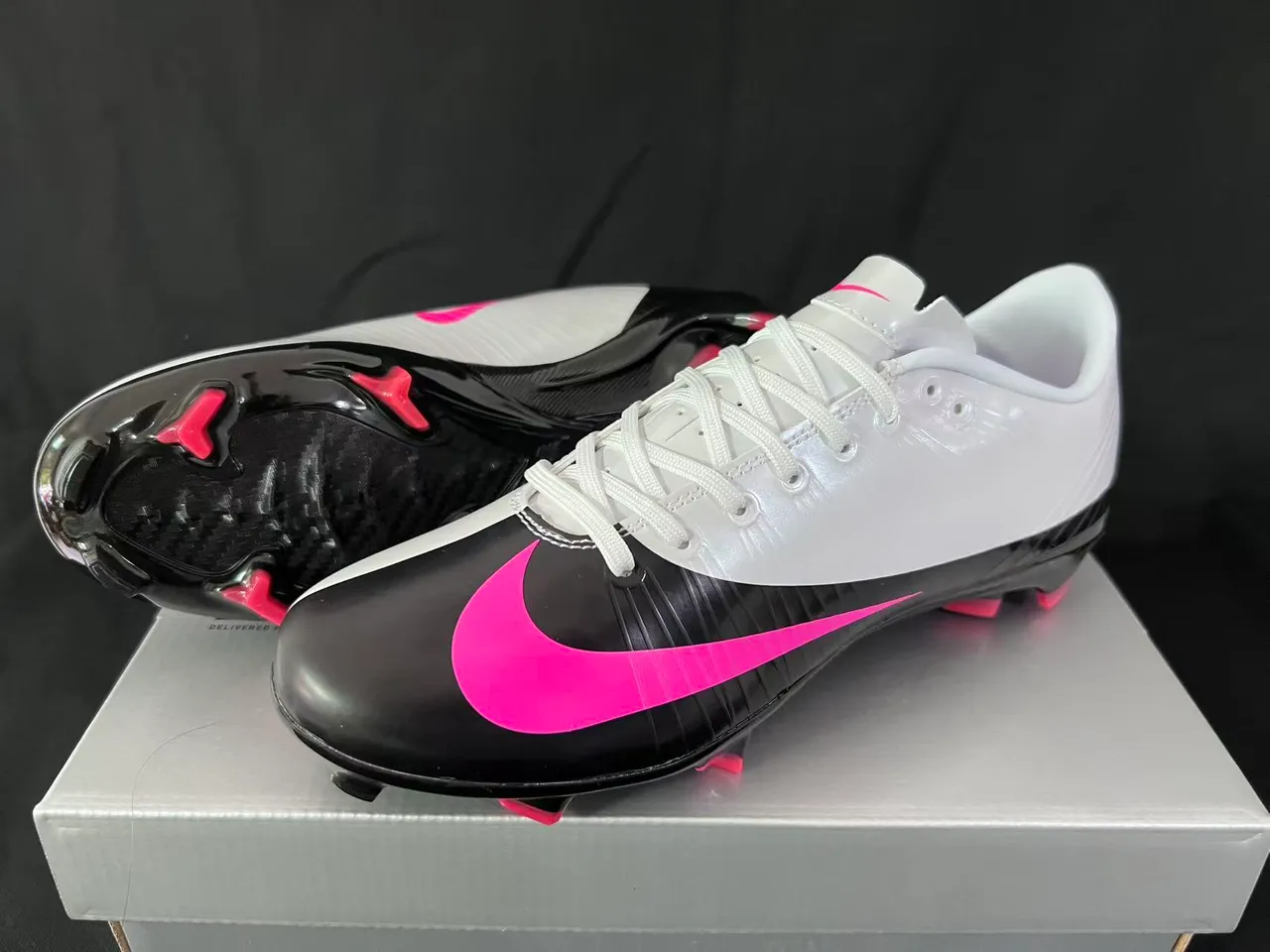 Nike Mercurial Vapor فضي احمر أحذية كرة القدم للأرض الصلبة 9
