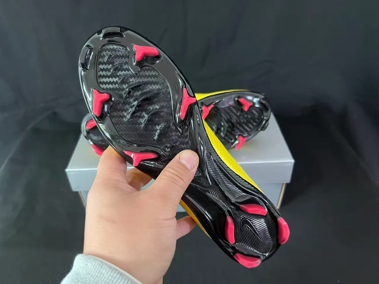 Nike Mercurial Vapor فضي احمر أحذية كرة القدم للأرض الصلبة 19