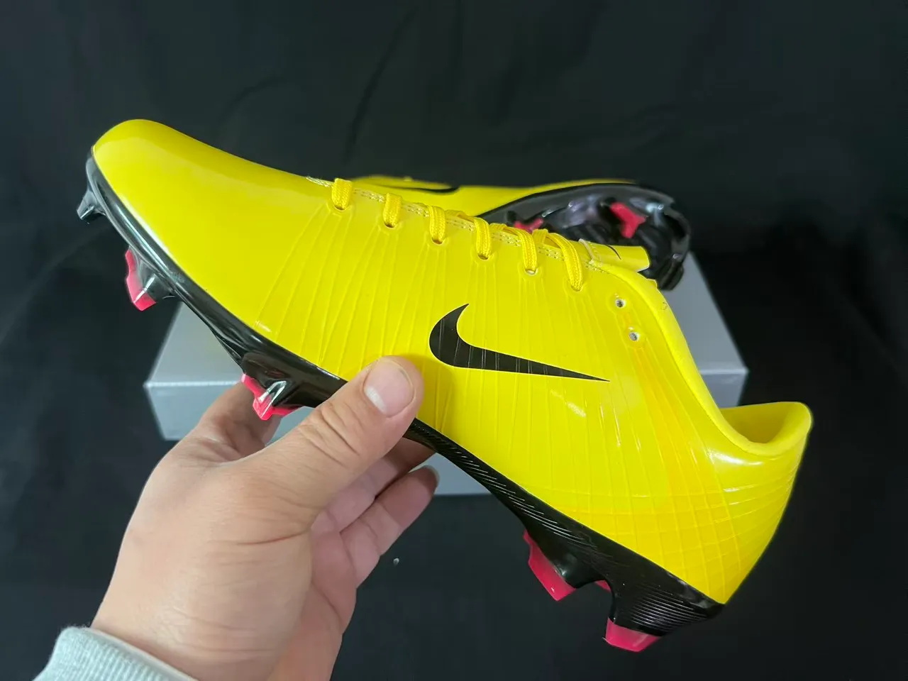 Nike Mercurial Vapor فضي احمر أحذية كرة القدم للأرض الصلبة 21