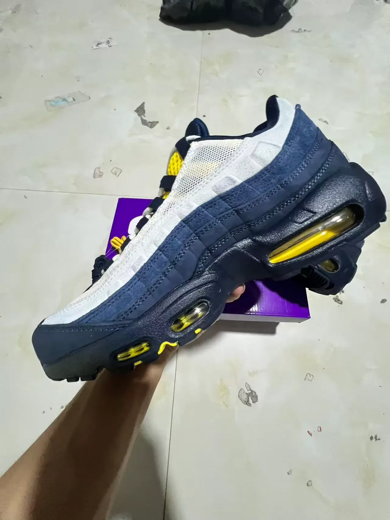 Nike Chaussures Lifestyle Bleu Marine Jaune Supérieure Mesh Et Synthétique Visiblement Segmentée Air Cushioning 5