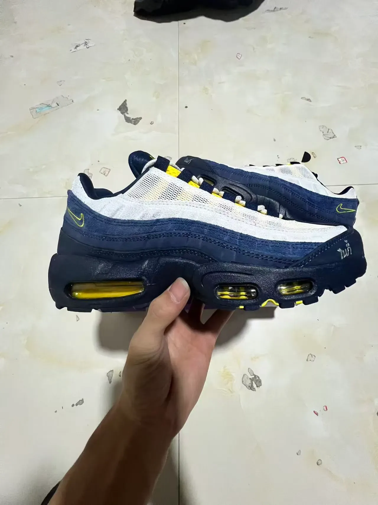 Nike Chaussures Lifestyle Bleu Marine Jaune Supérieure Mesh Et Synthétique Visiblement Segmentée Air Cushioning 7