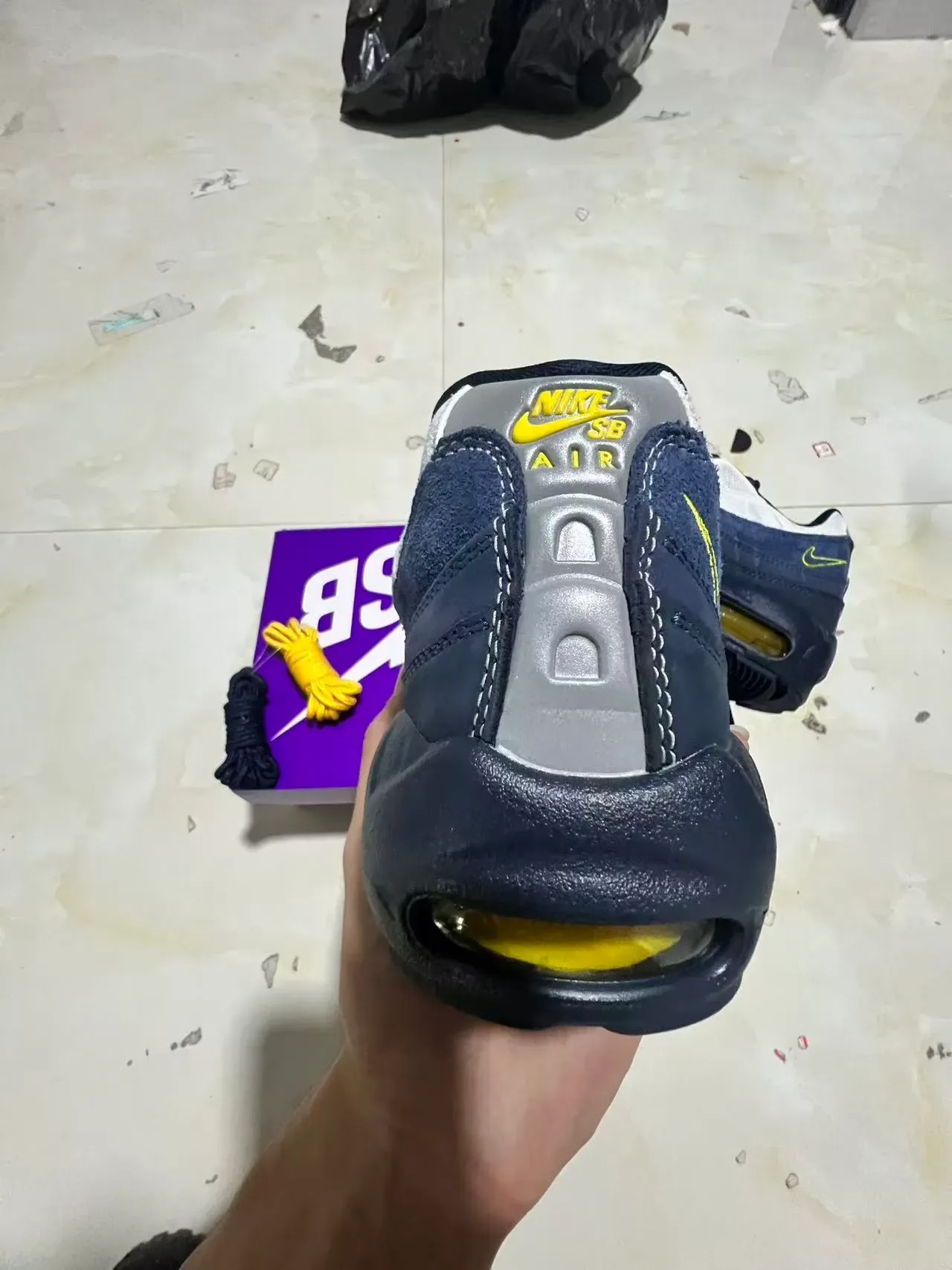 Nike Chaussures Lifestyle Bleu Marine Jaune Supérieure Mesh Et Synthétique Visiblement Segmentée Air Cushioning 8