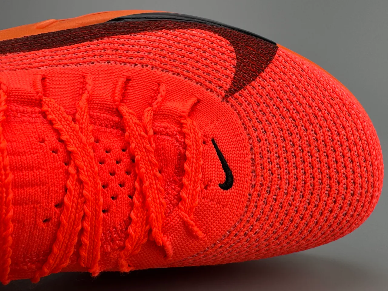 Nike Chaussures de running avec upper de knit orange noir, midsole sculpté 2