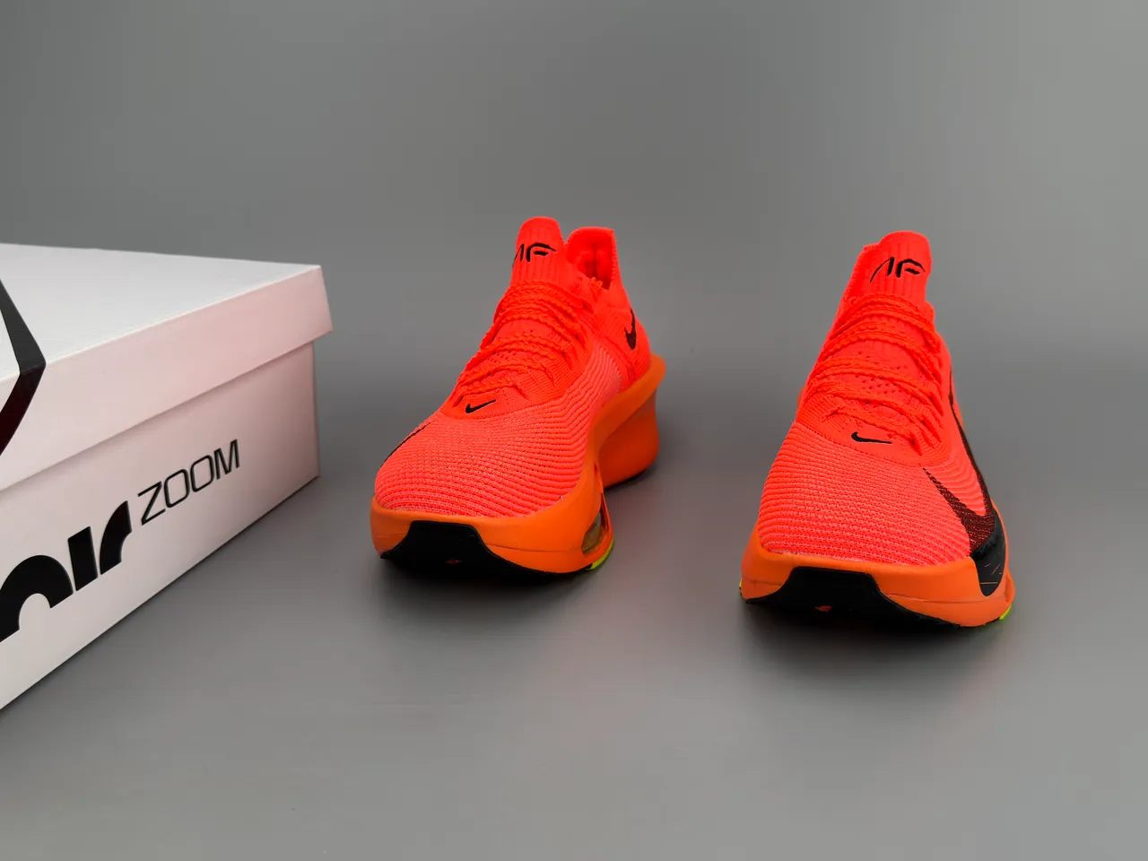 Nike Chaussures de running avec upper de knit orange noir, midsole sculpté 3