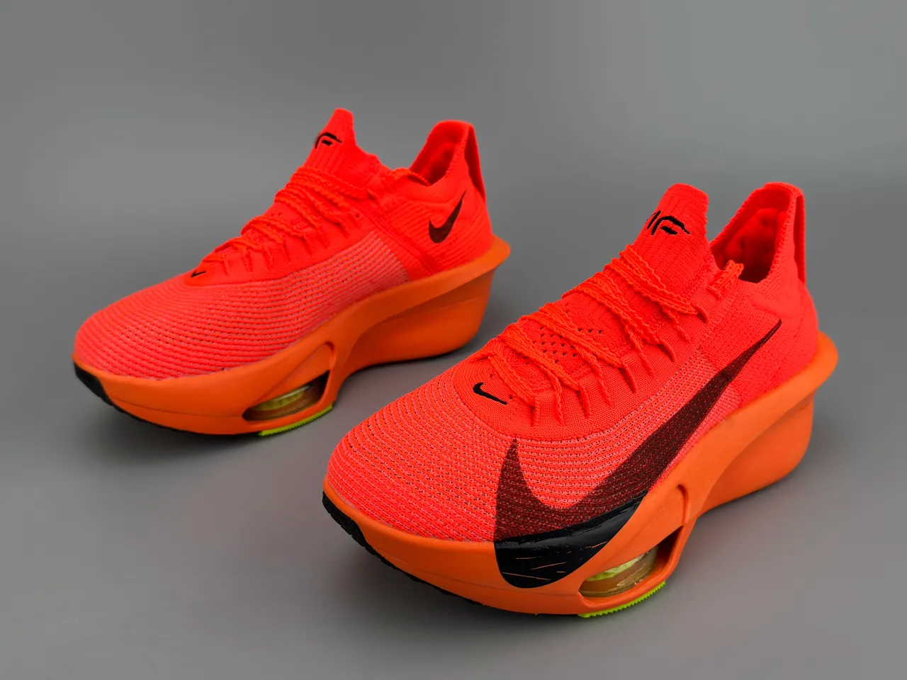 Nike Chaussures de running avec upper de knit orange noir, midsole sculpté 5