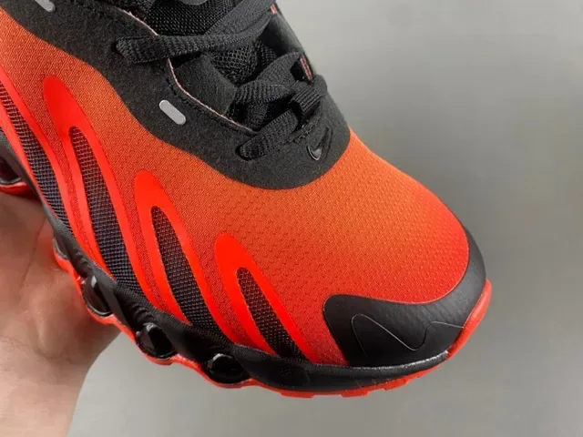 Nike Chaussure Performance Orange et Noir avec Semelle Intermédiaire Pod 2