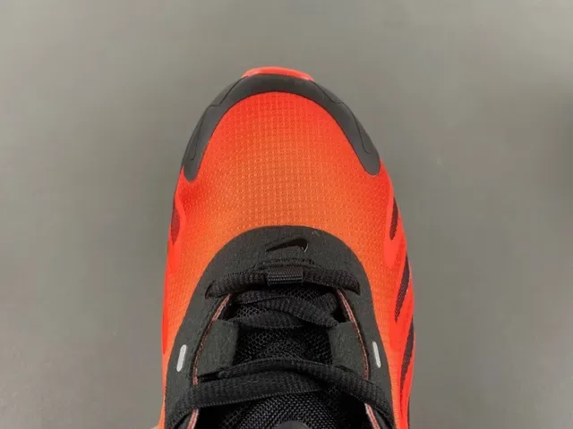 Nike Chaussure Performance Orange et Noir avec Semelle Intermédiaire Pod 5
