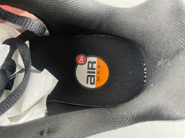 Nike Chaussure Performance Orange et Noir avec Semelle Intermédiaire Pod 7